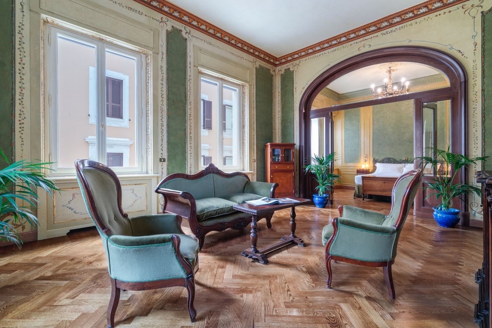 Suite, City View