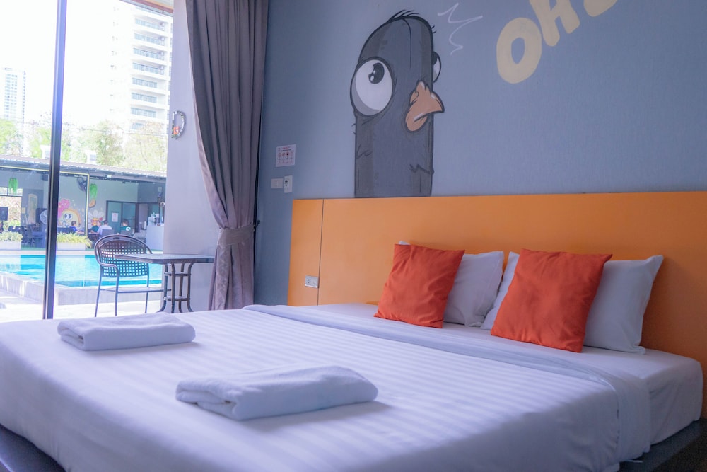 Deluxe Double Room Premium Pool View - Photo 4
