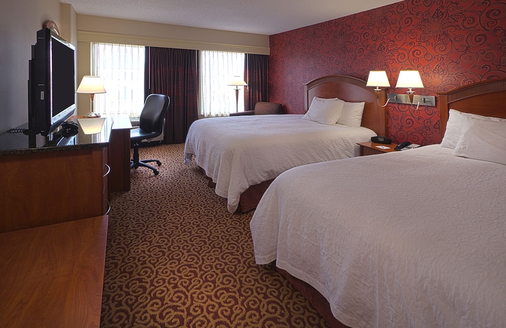 Suite, Non Smoking (2 Queen and 1 Sofa bed) - Photo 2