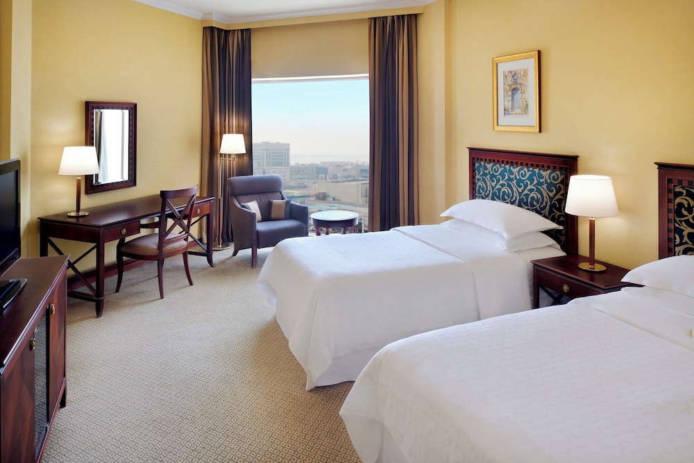 Club Room, 2 Twin Beds, Smoking - Photo 1