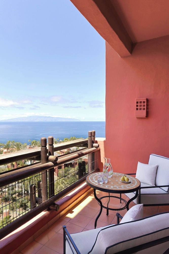 Junior Suite, 1 King Bed, Ocean View (Balcony) thumbnail 5