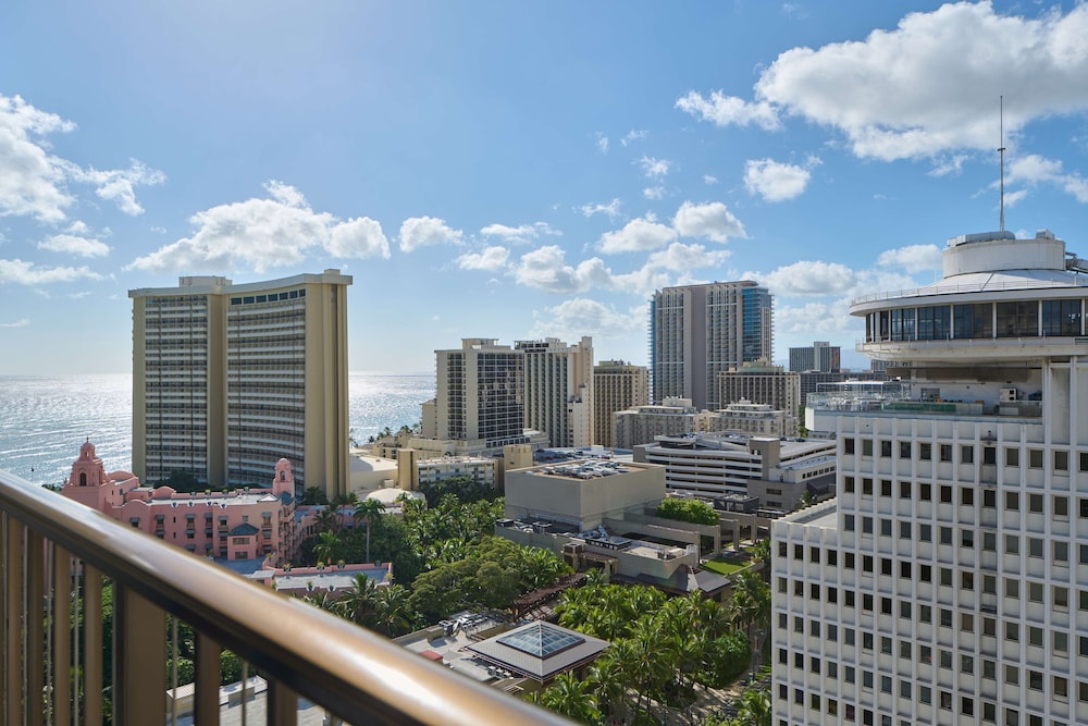 Diamond Head Room, 1 King Bed, Ocean View - Photo 10