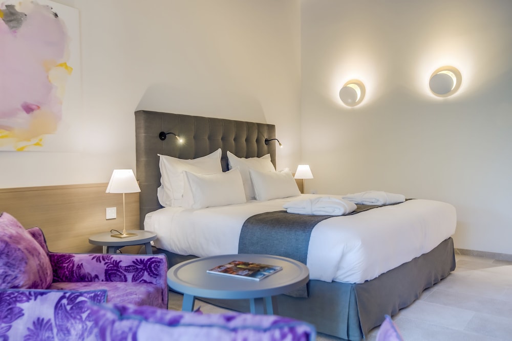 Premium Double Room (Petite) photo 2