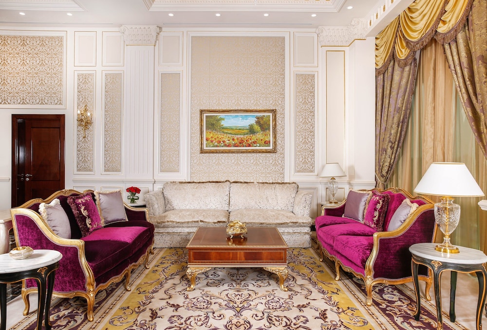 Royal Suite, 1 King Bed photo 3