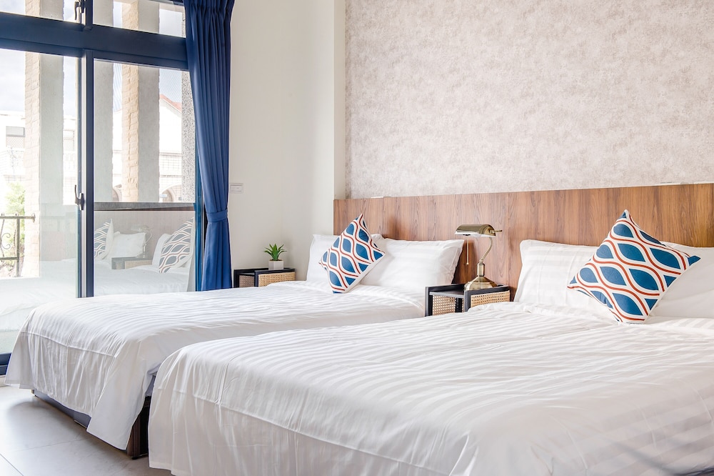 Deluxe Plus Twin Room with Balcony photo 2