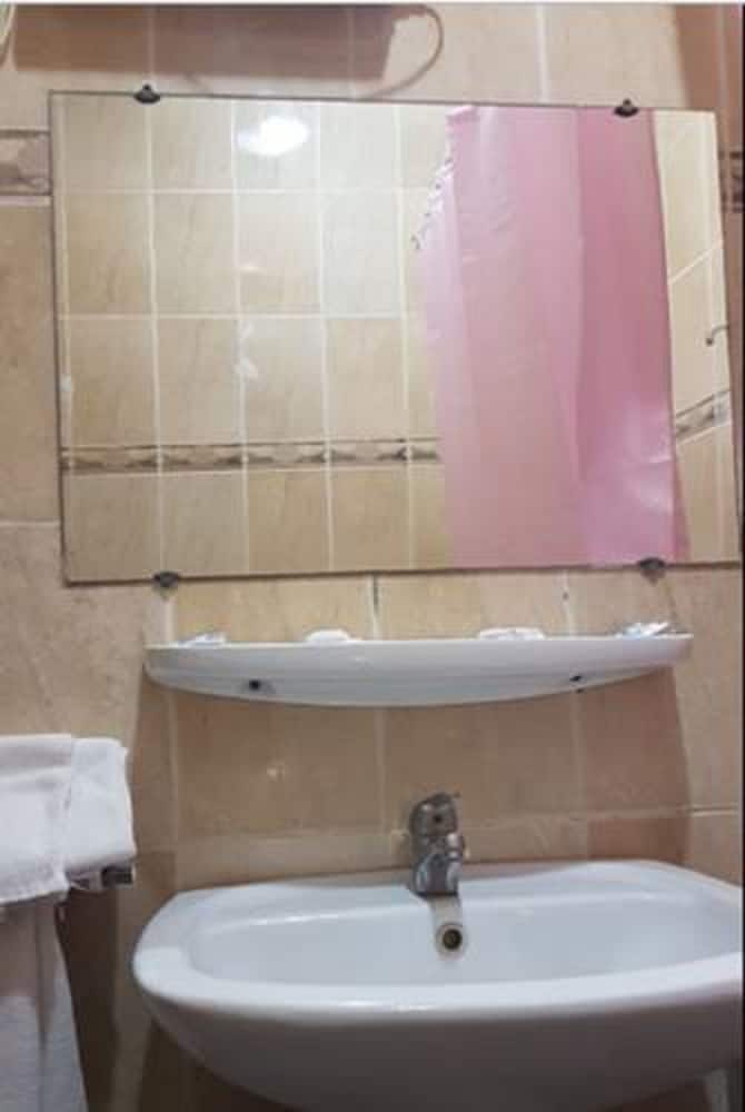 Standard Double Room - Photo 6