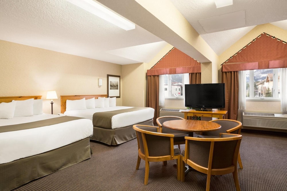 Suite, Multiple Beds (Family) photo 2