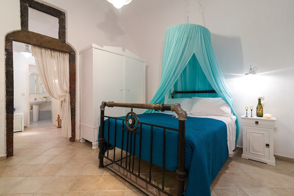 Blue & White Cave House, Panoramic Caldera and Sea view