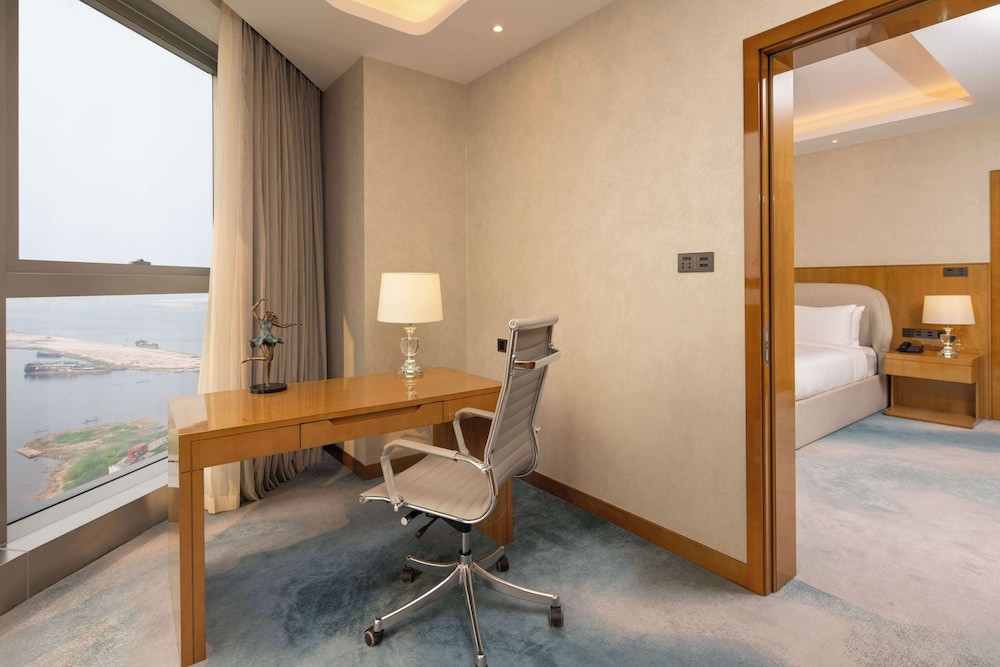 Deluxe Suite, 1 King Bed photo 1