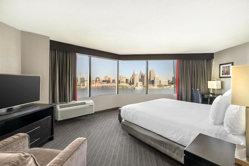 Standard Room, 1 King Bed, Refrigerator, River View (Panoramic View) - Photo 4
