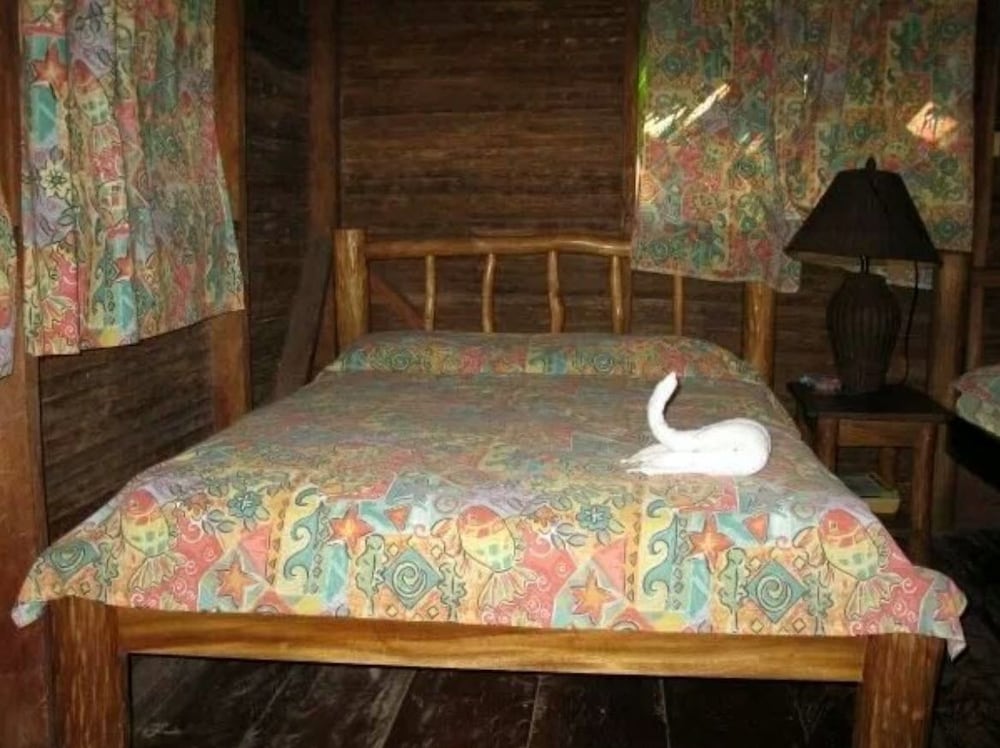Basic Double Room, 2 Twin Beds, Non Smoking, Shared Bathroom photo 1