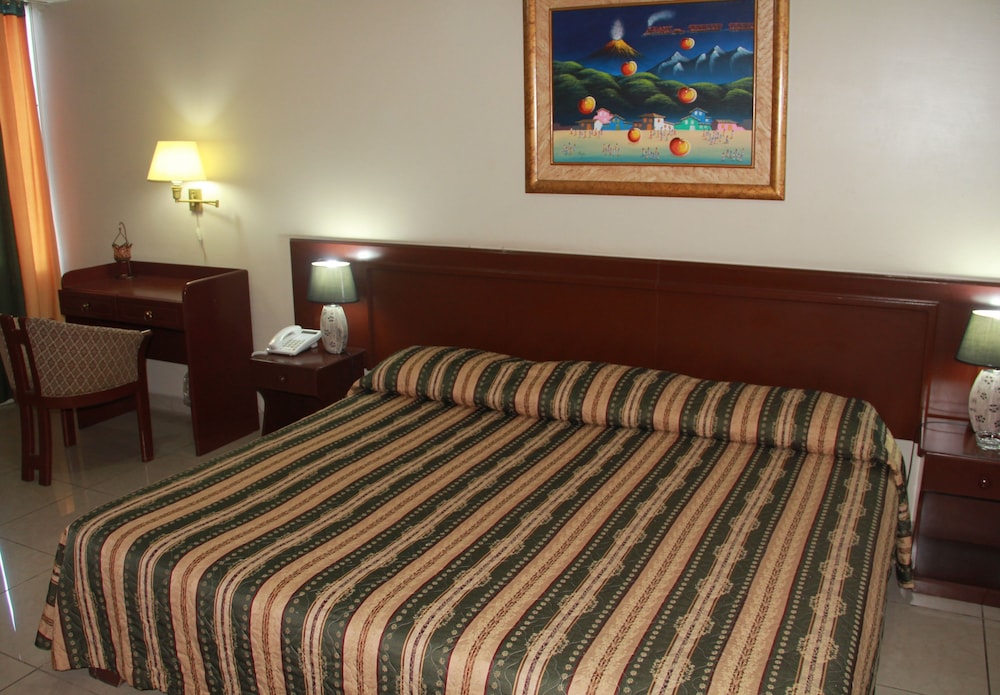 Basic Room, 1 Queen Bed photo 1