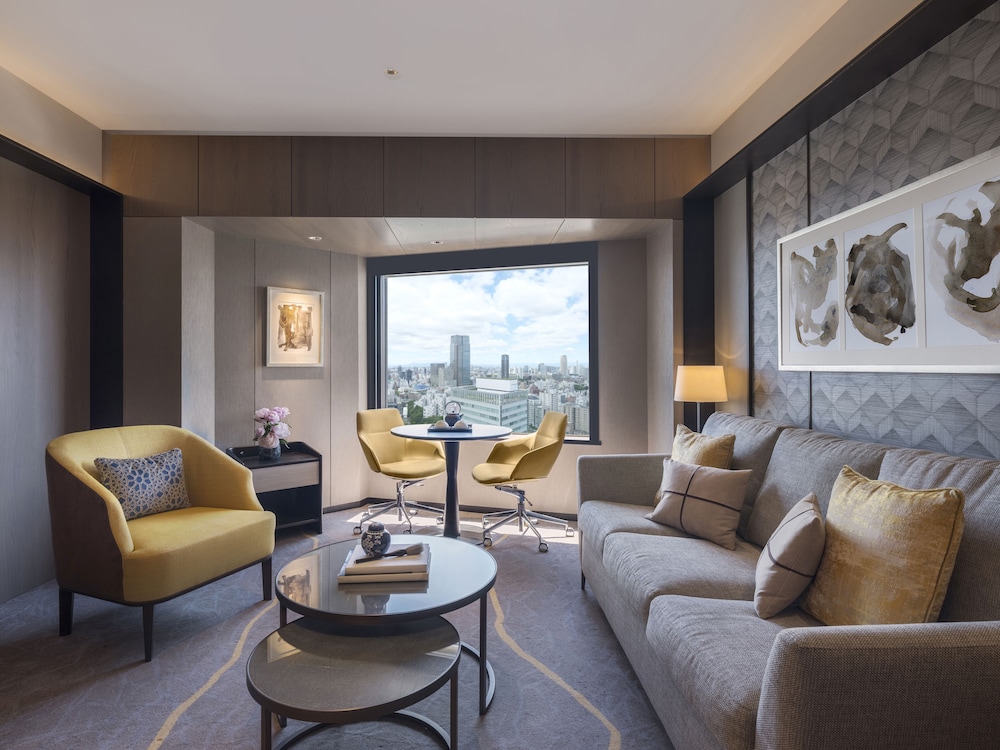 Suite, 1 King Bed, Club Lounge Access (Tori) thumbnail 5