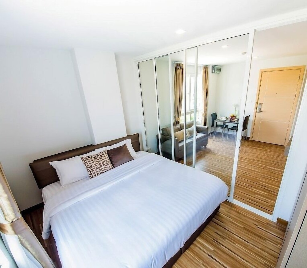 1 Bedroom Apartment with Mountain View photo 3