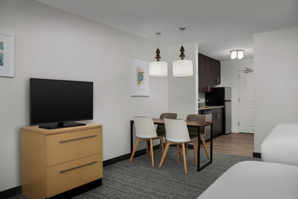 Studio, 2 Queen Beds (Hearing Accessible) photo 3
