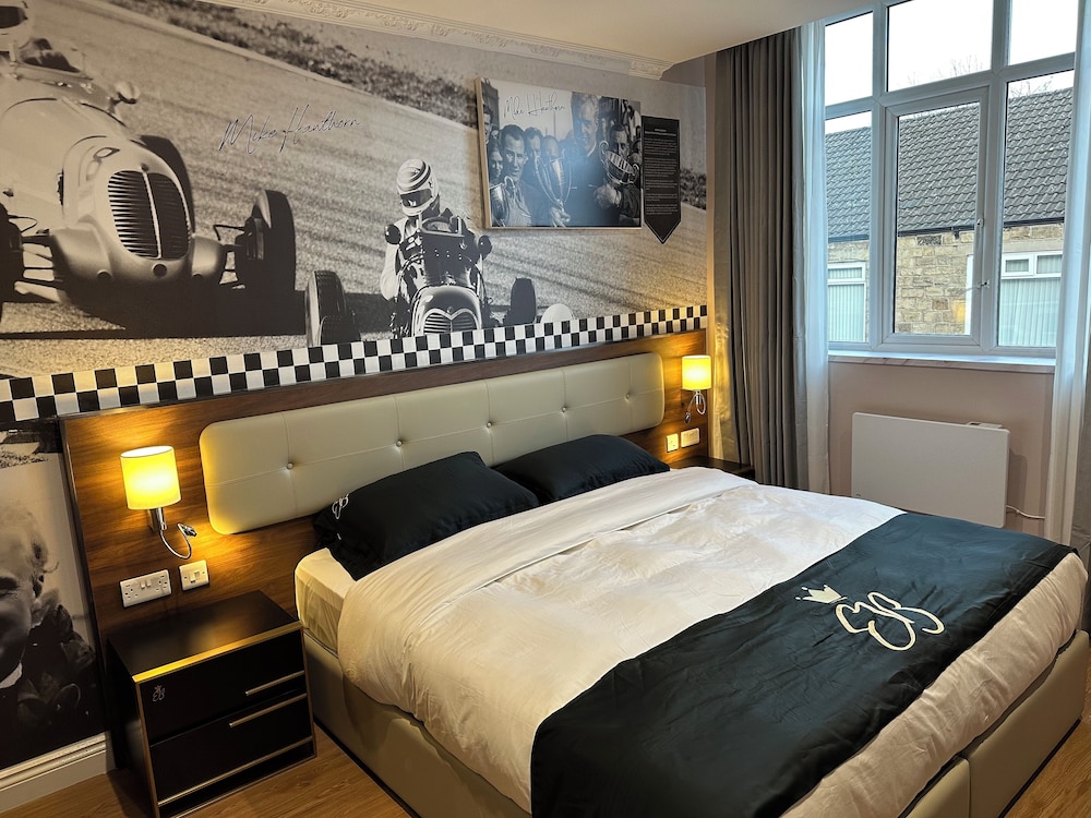 Luxury Suite, 1 King Bed, Non Smoking, City View photo 3
