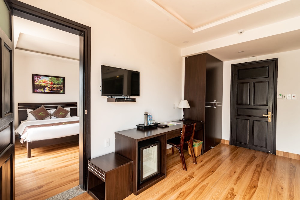 Family Room, 2 Bedrooms