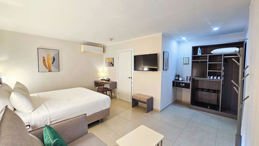 Deluxe Room, 1 King Bed, Non Smoking (with Sofabed)