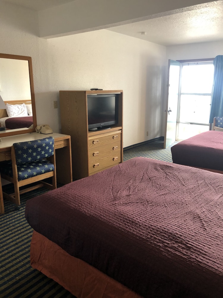 Standard Room, 2 Queen Beds photo 1