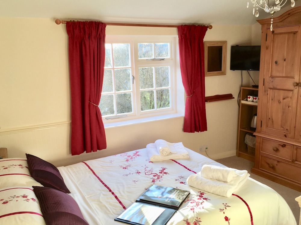 Double Room, Ensuite (Bath and Shower) photo 2