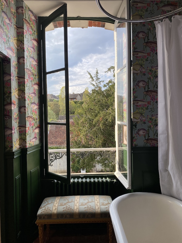 Deluxe Double Room, 1 Queen Bed, Garden View (Trianon) photo 3