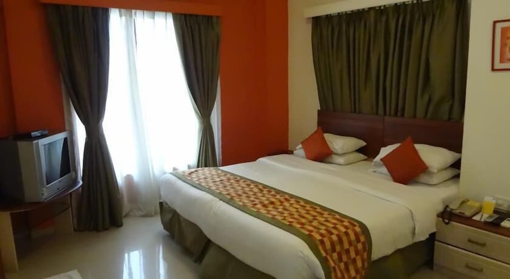 Room - Photo 8