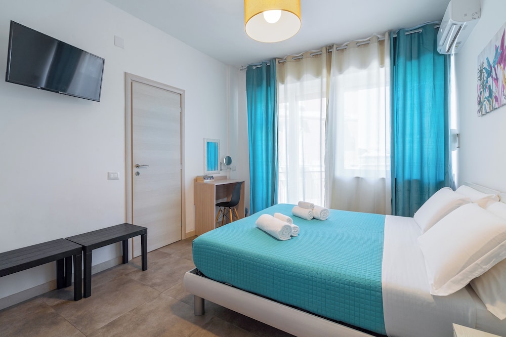 Double or Twin Room, Housekeeping, City View photo 1