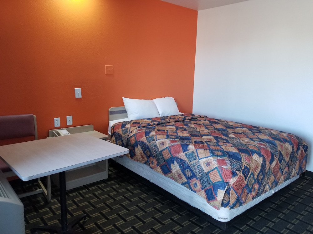 Single Room, 1 Queen Bed