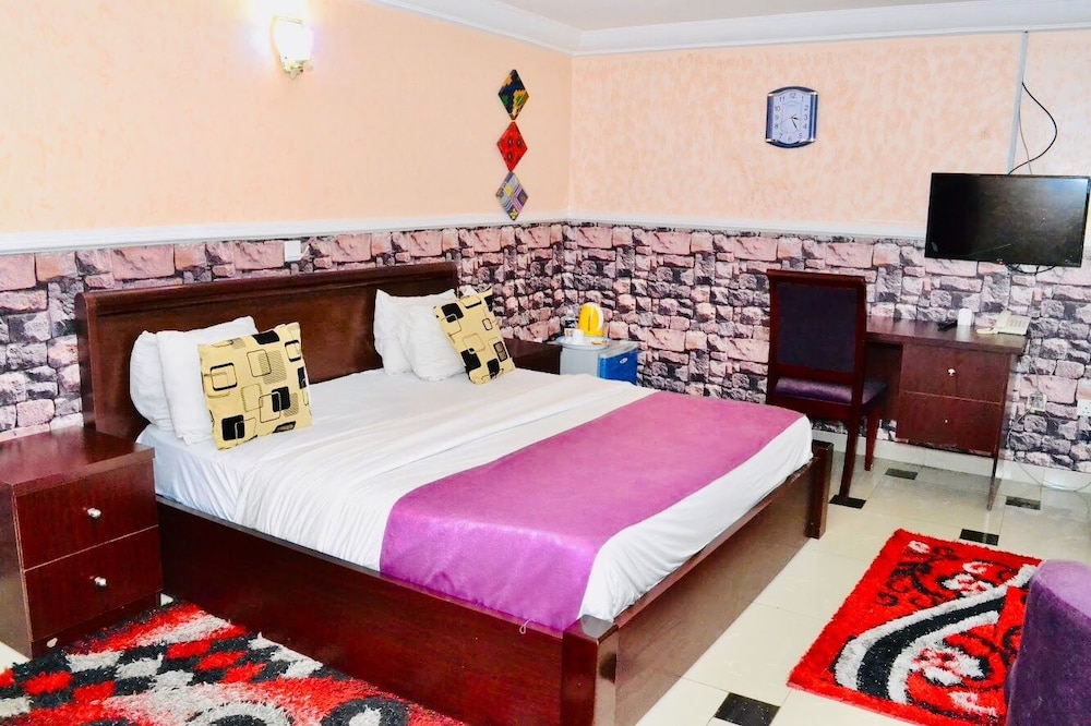 Grand Room, 1 King Bed photo 3