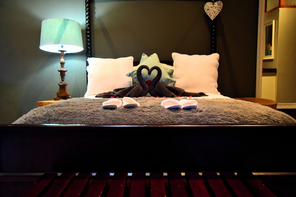 Honeymoon Suite photo 3