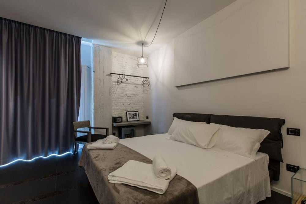 Deluxe Triple Room, Balcony, City View photo 1