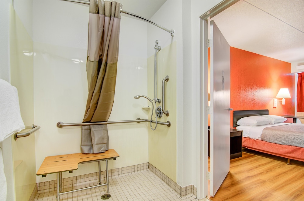 Standard Room, 2 Queen Beds, Accessible, Non Smoking - Photo 6