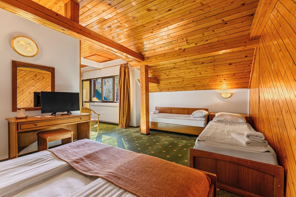 Family Suite, Balcony, Mountain View