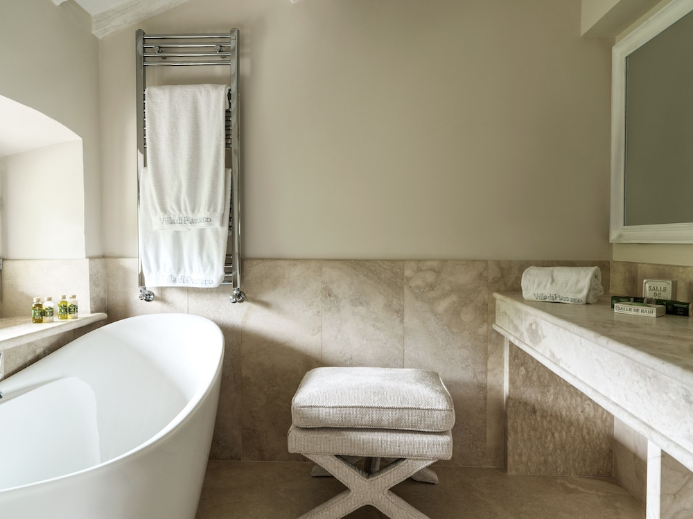 Attic Suite - Photo 9