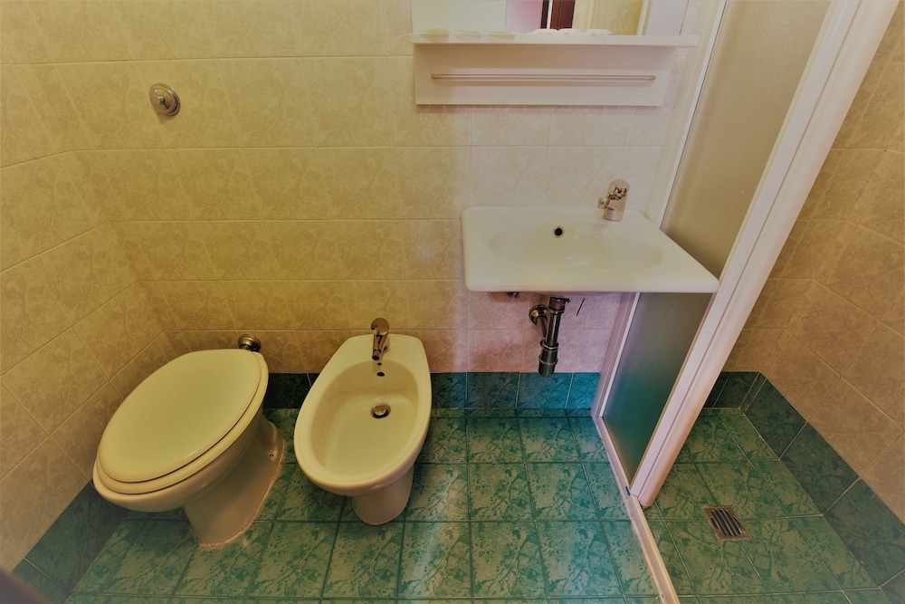 Double Room - Photo 10