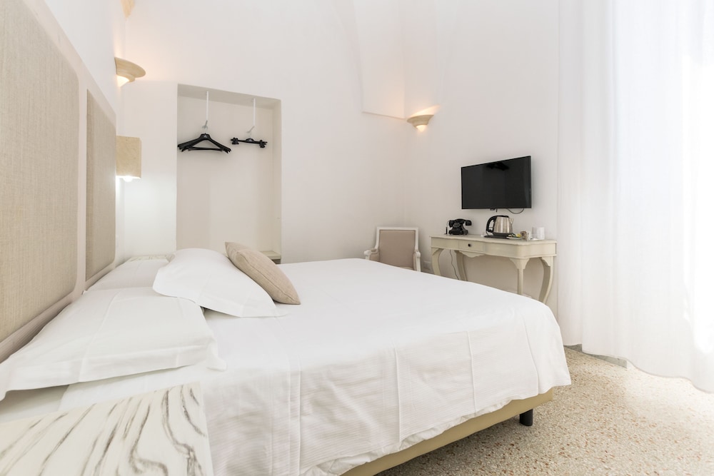 Double or Twin Room photo 1