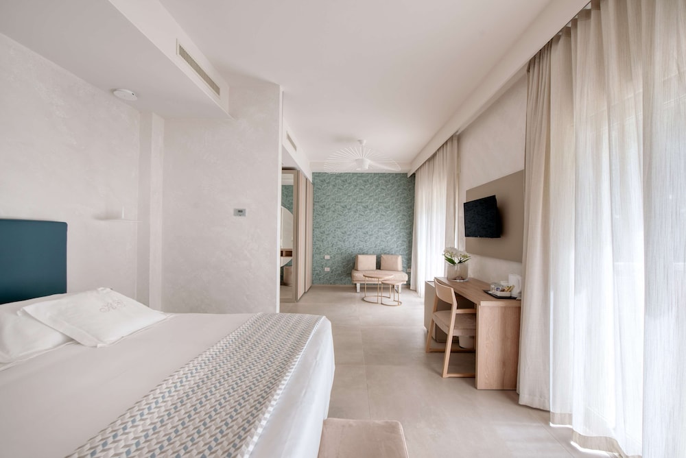 Junior Suite, Multiple Beds, Non Smoking, Balcony photo 1
