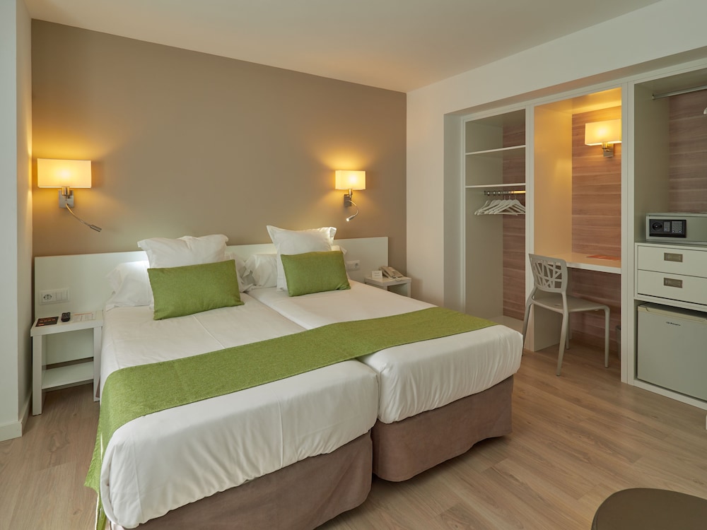 Standard Twin Room - Photo 7