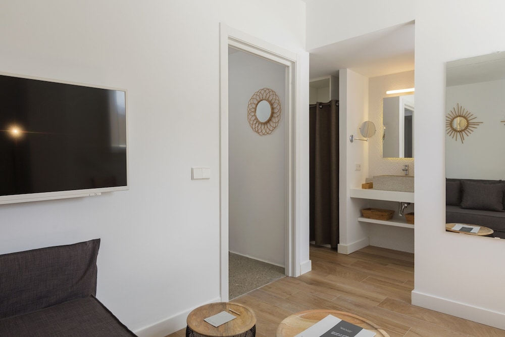 Junior Suite, Terrace, Pool View - Photo 2
