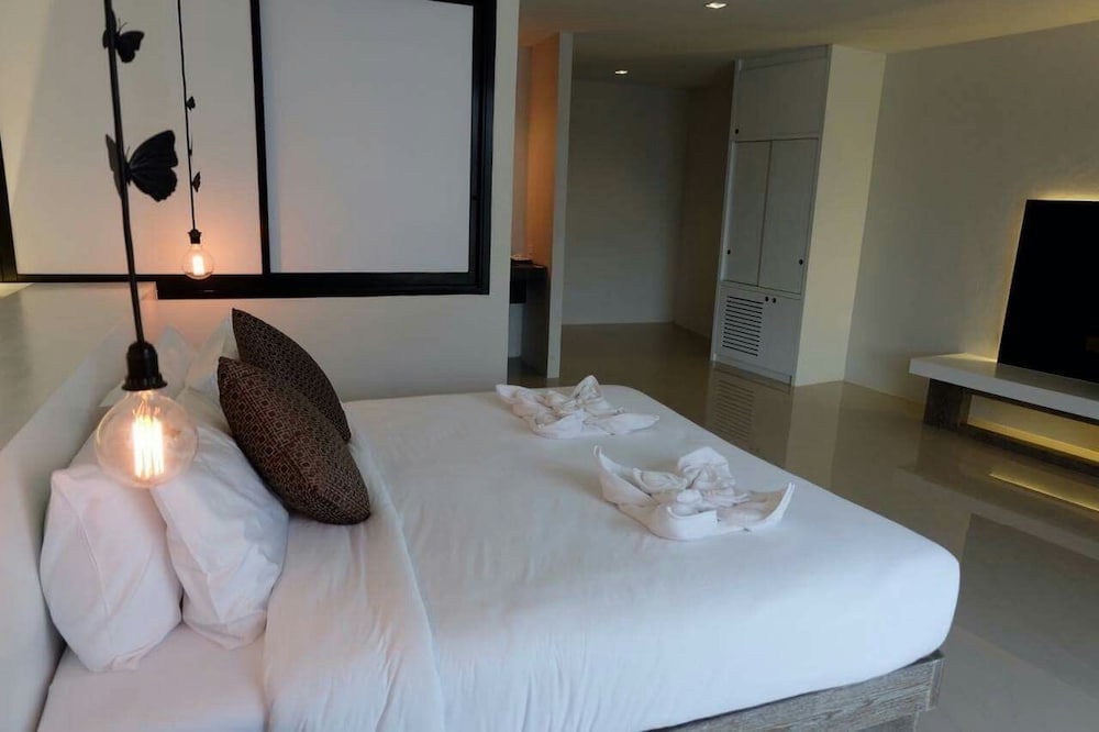 Deluxe King Jacuzzi Room photo 2
