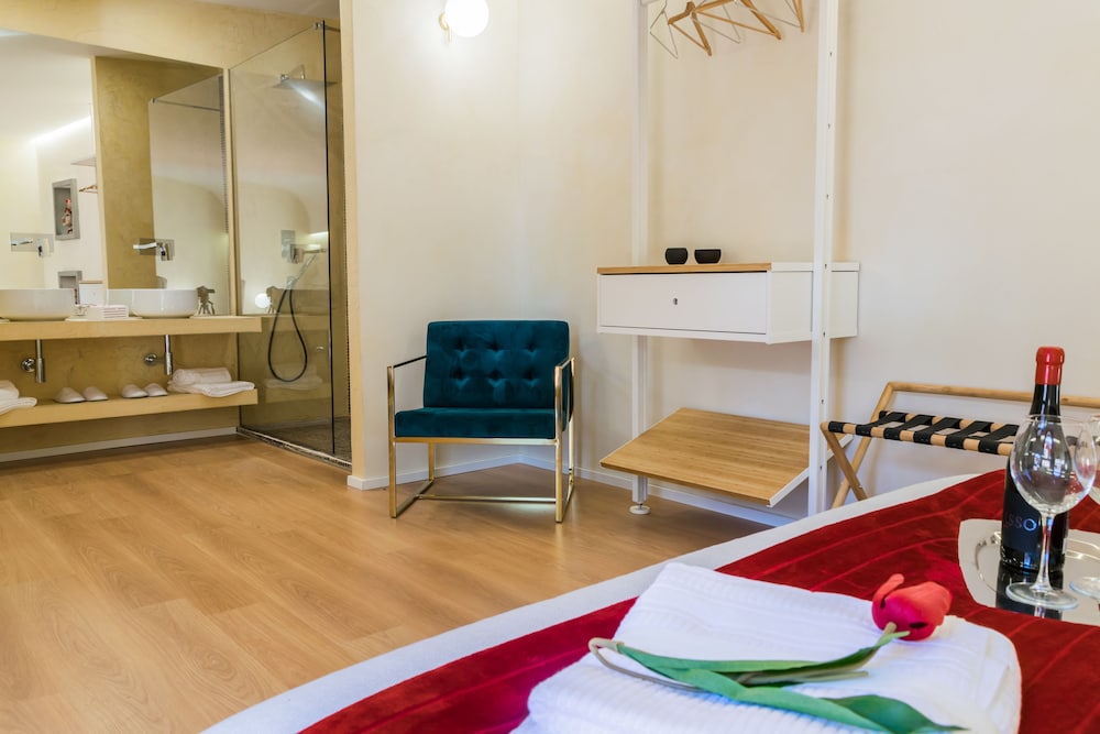 Deluxe Suite - Photo 3