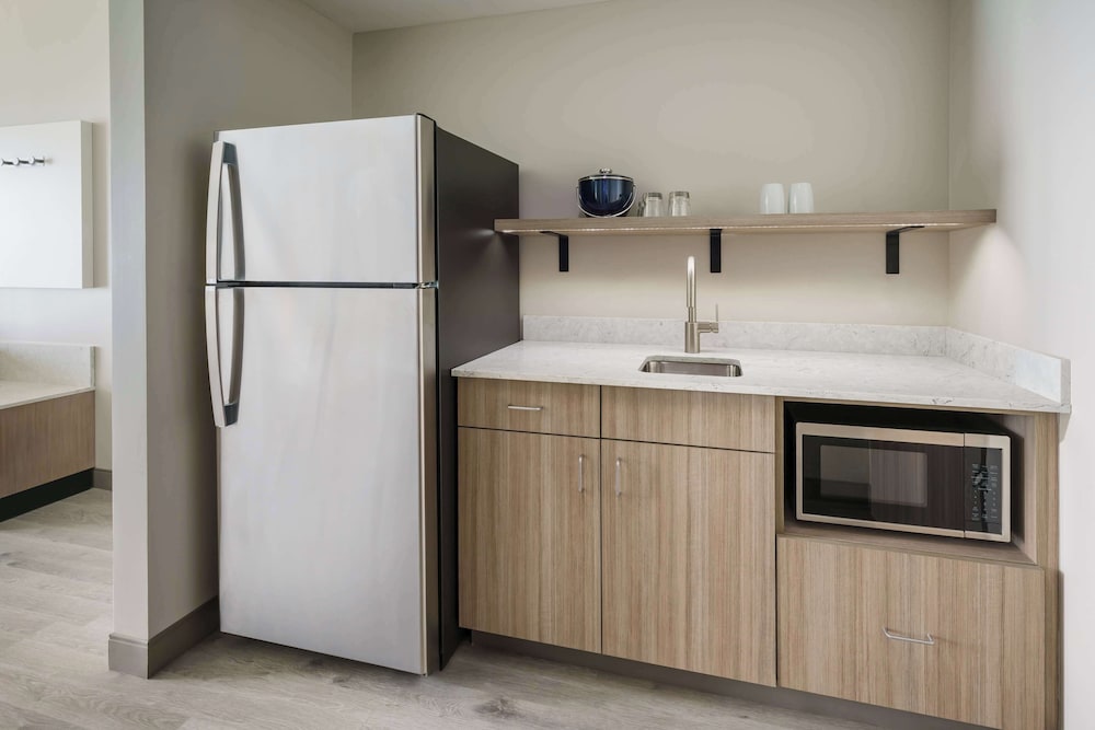 Room, Multiple Beds, Balcony (Gulf View, High Floor, Kitchenette)