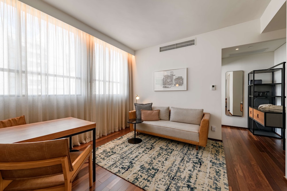 Executive Suite - Photo 12