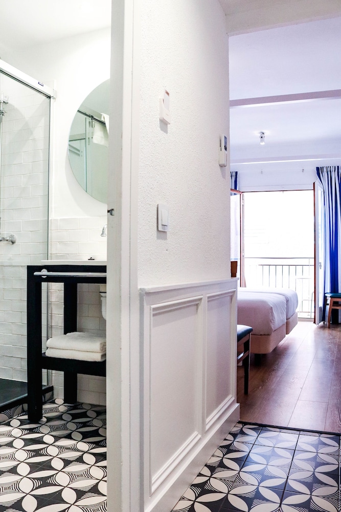 Standard Twin Room, Balcony, Partial Sea View photo 2