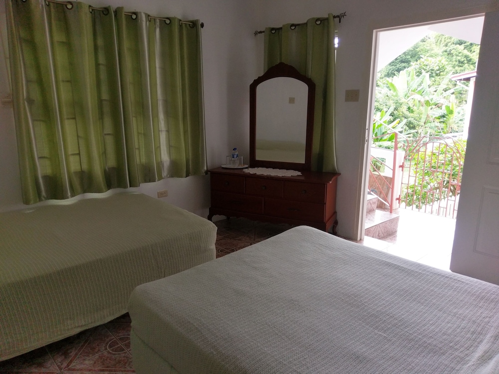 Quadruple Room, 2 Double Beds, Garden View photo 3