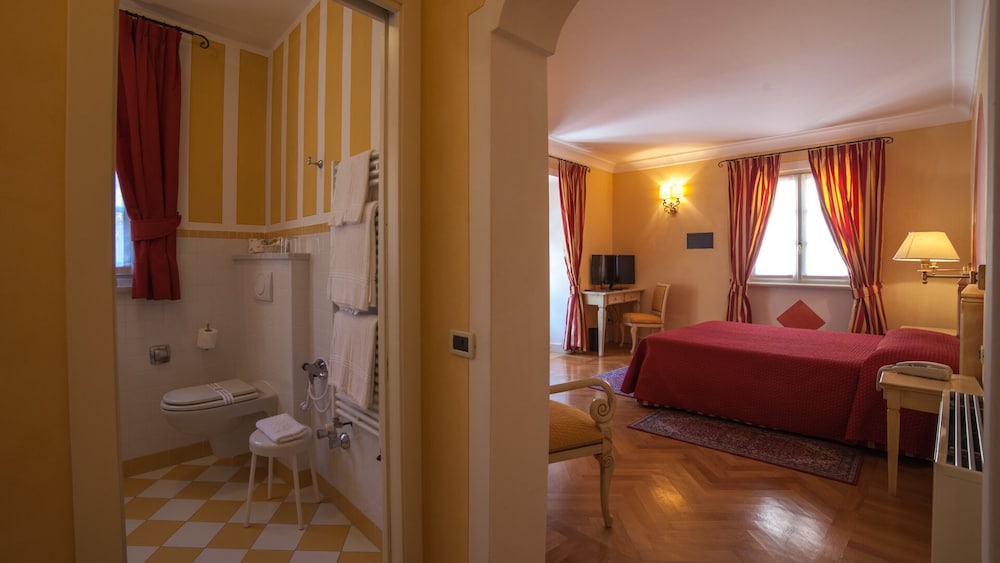Standard Room - Photo 10