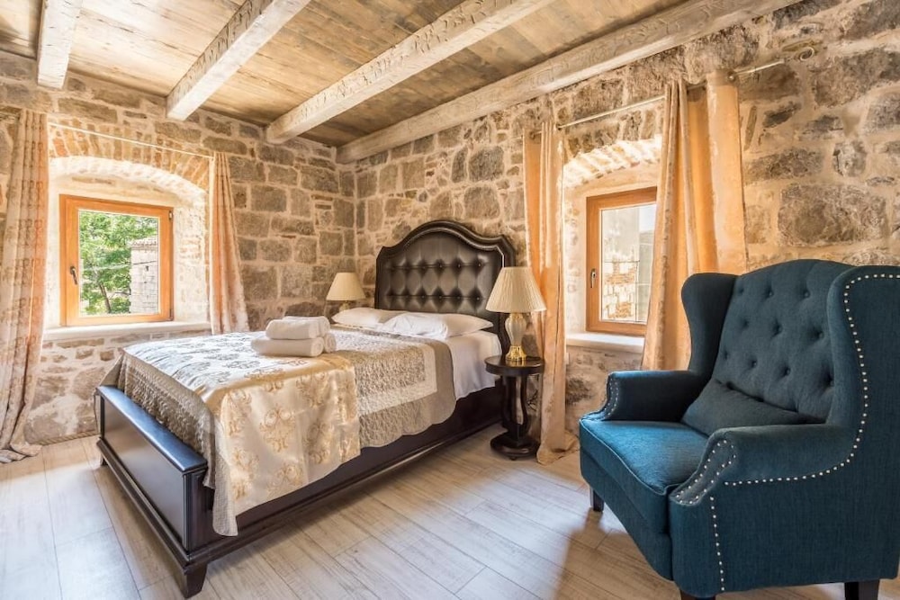 Deluxe Double or Twin Room, 1 Queen Bed photo 2