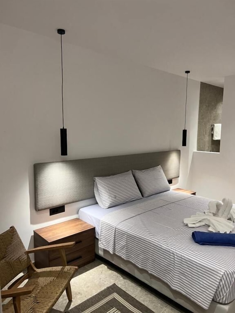 Honeymoon Studio Suite