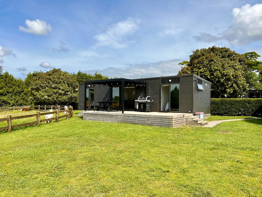 Deluxe Cottage, 2 Bedrooms, 2 Bathrooms, Garden View photo 2