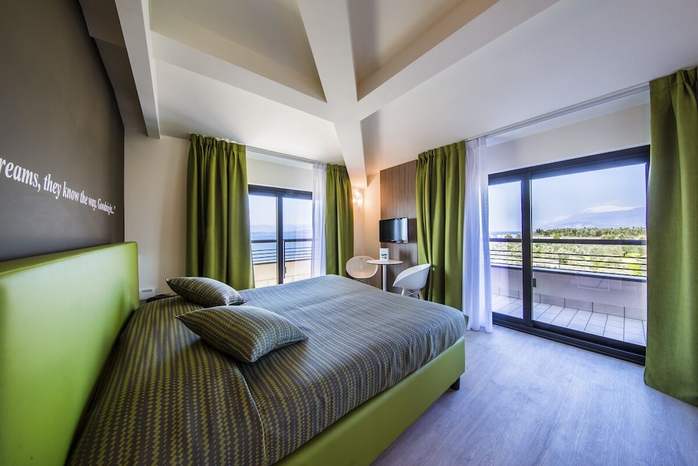Superior Double Room, Balcony, Lake View - Photo 1